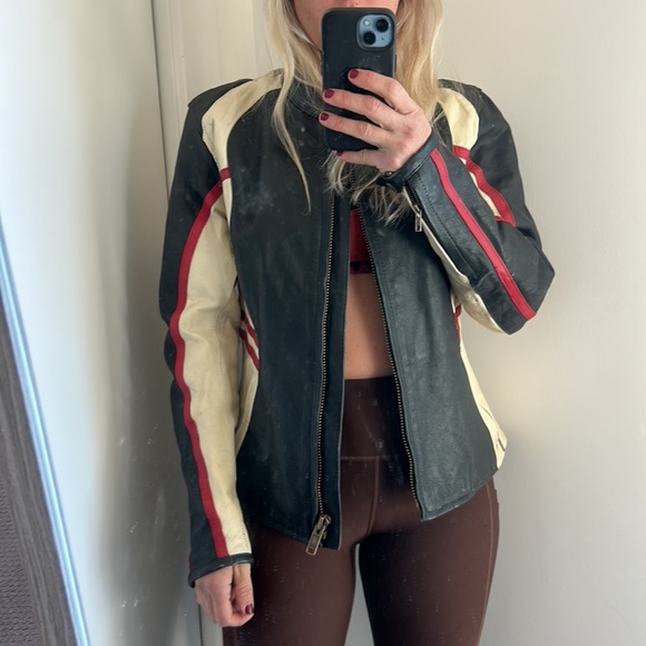 Beautiful Leather Jacket - Picture 2 of 3